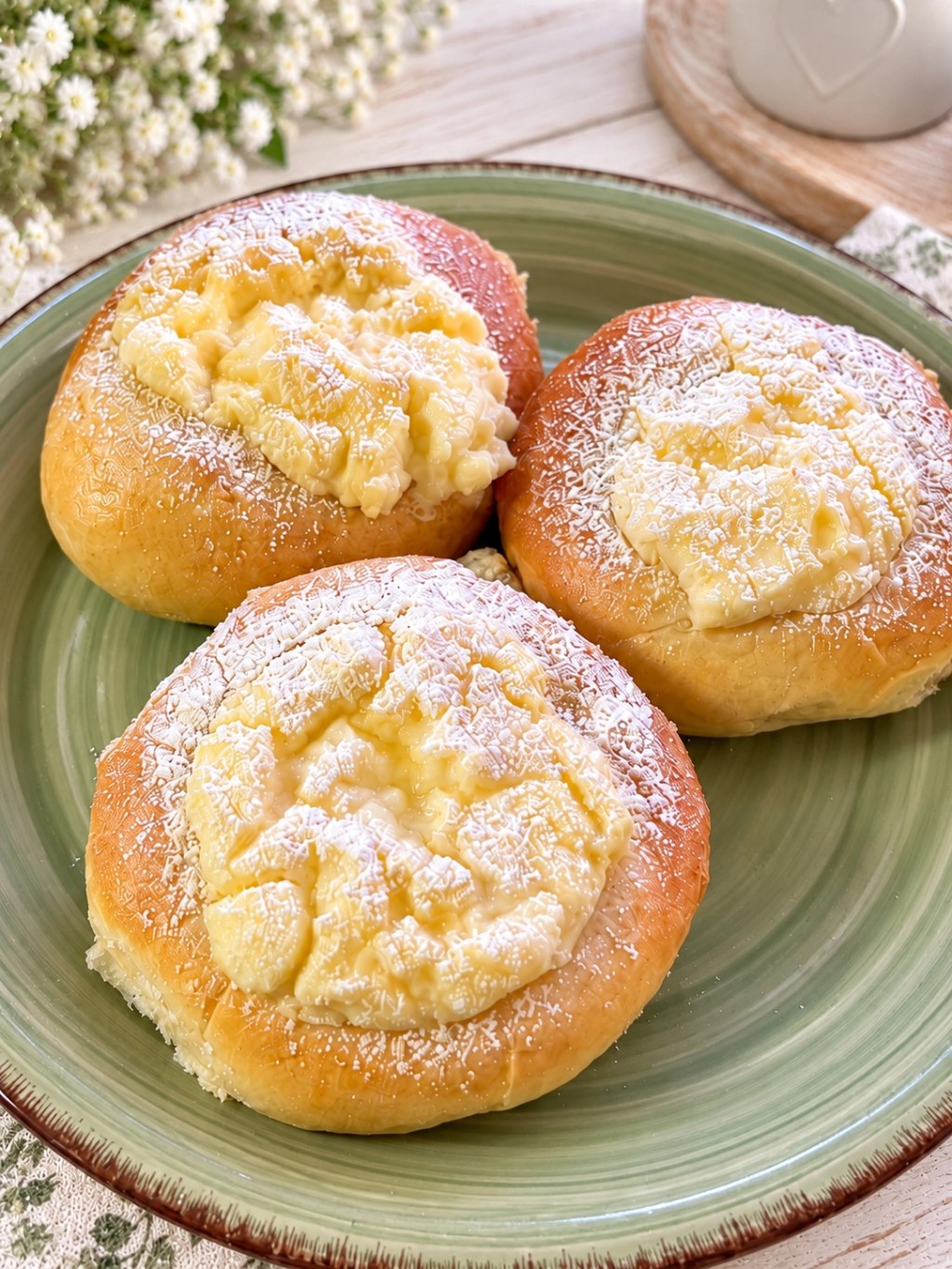 Polish Sweet Yeast Buns with Vanilla Pudding and Cheese&nbsp;Filling